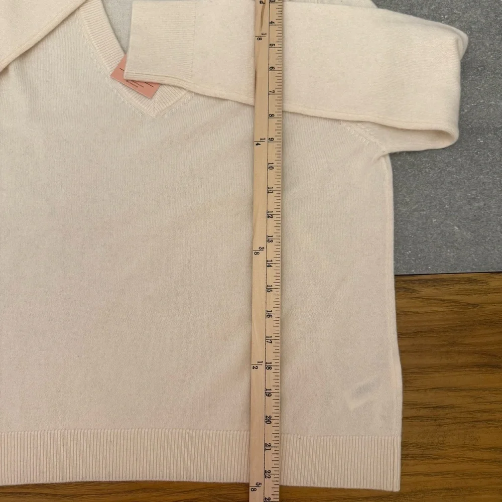 Quince Mongolian Cashmere V-Neck Sweater Pullover in Ivory Size XS - Picture 4 of 7